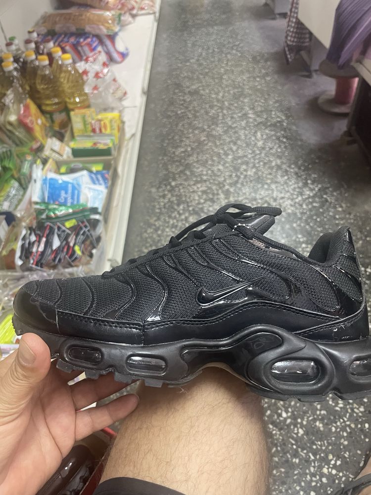 Маратонки NIKE…………………
