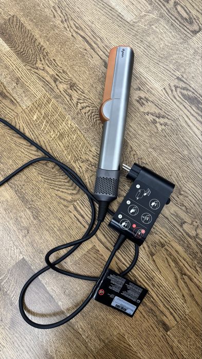 Dyson airstrait in stare perfecta