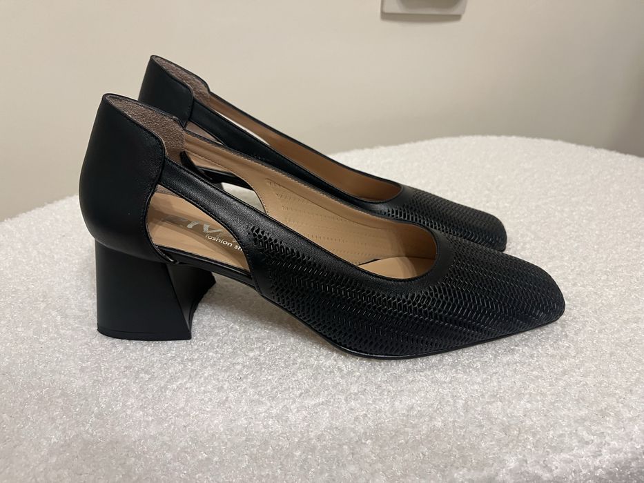 Елегантни кожени обувки