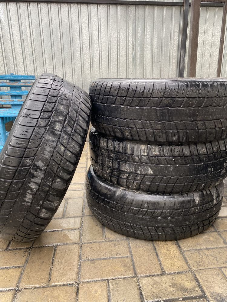 TRIANGLE 235/70 R16 комплект шин