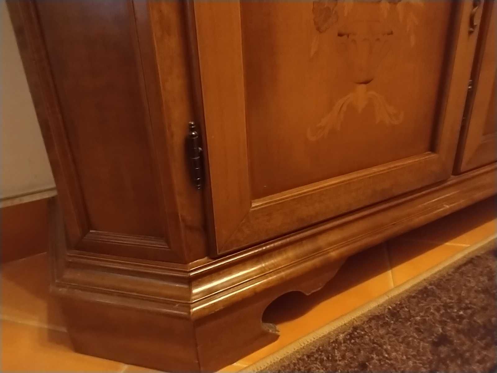 Bufet Consola Dulap  lemn masiv decorat manual. Unicat - 1500 lei