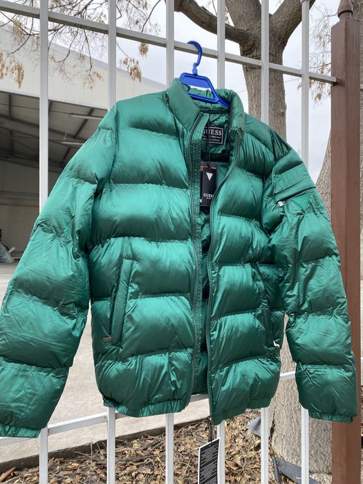 Дамско яке guess ново с етикет
