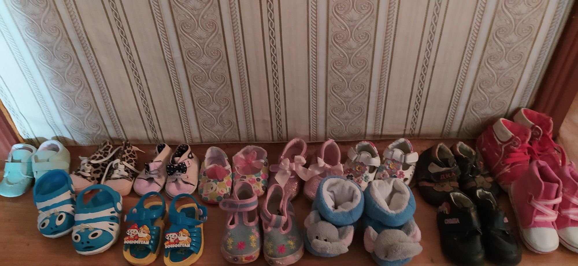 Продам обувь детскую по 200 тенге за одну пару, размеры разные
