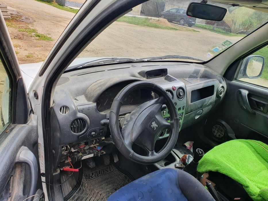 Dezmembrez Peugeot partner 2.0 hdi 90 cp cod RHY