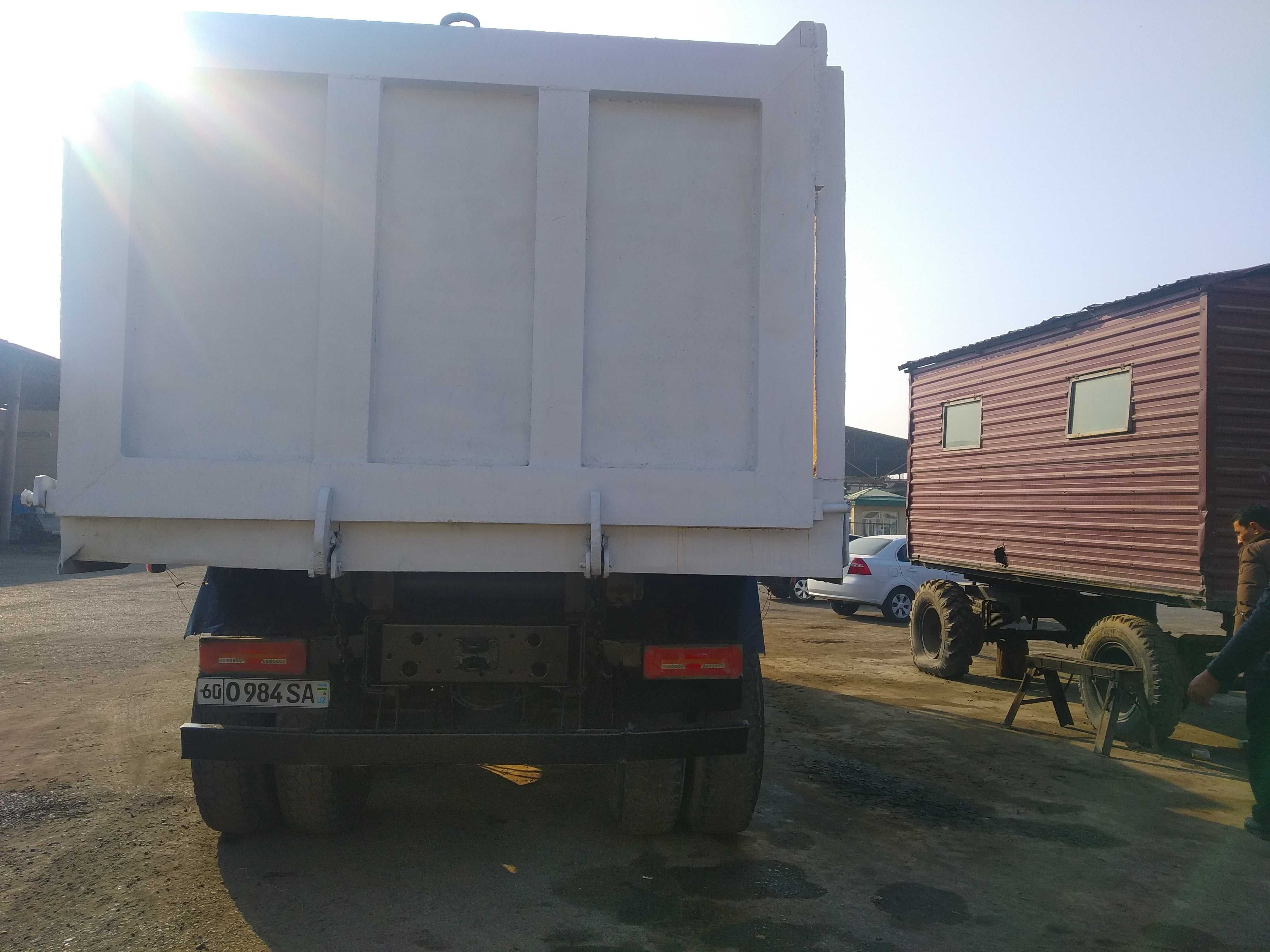 Andijon tumanida SINOTRUK rusumli yuk ozi agdaruvchi sotilmoqda