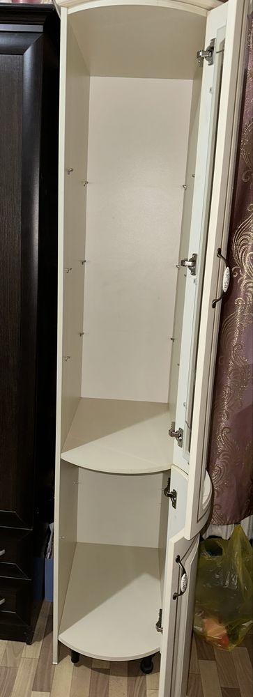 Продам Шкаф Сервант.