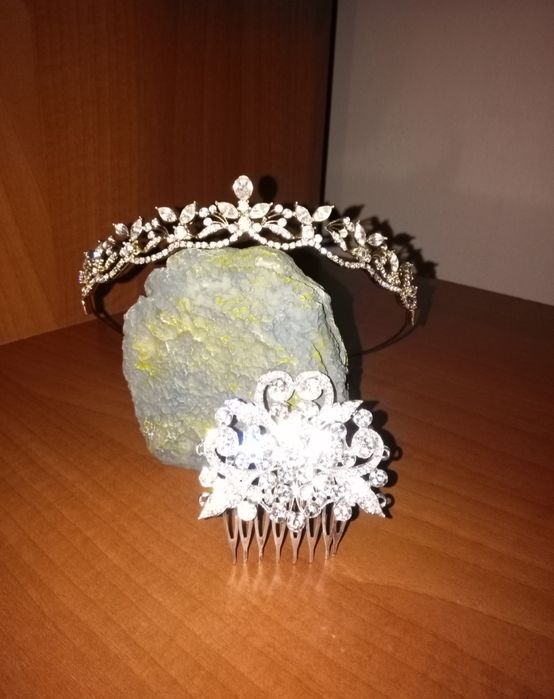 Diademă, broșă și brâu pt rochie