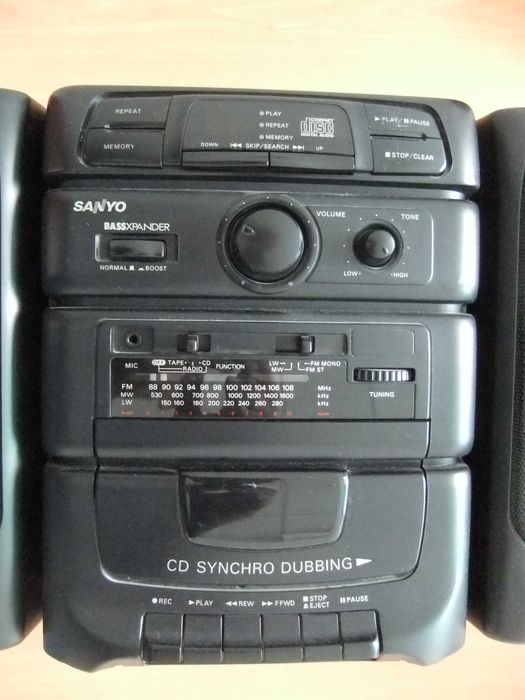 Sanyo Mcd-S660L  is a Portable CD player