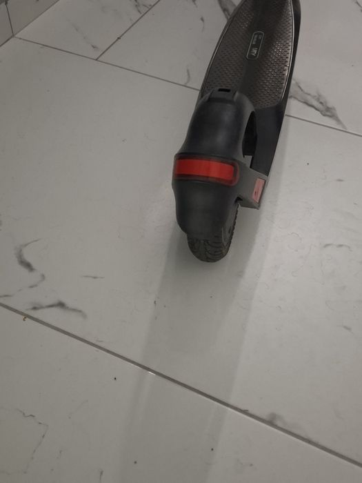 Vând trotineta bugatti myria ca noua