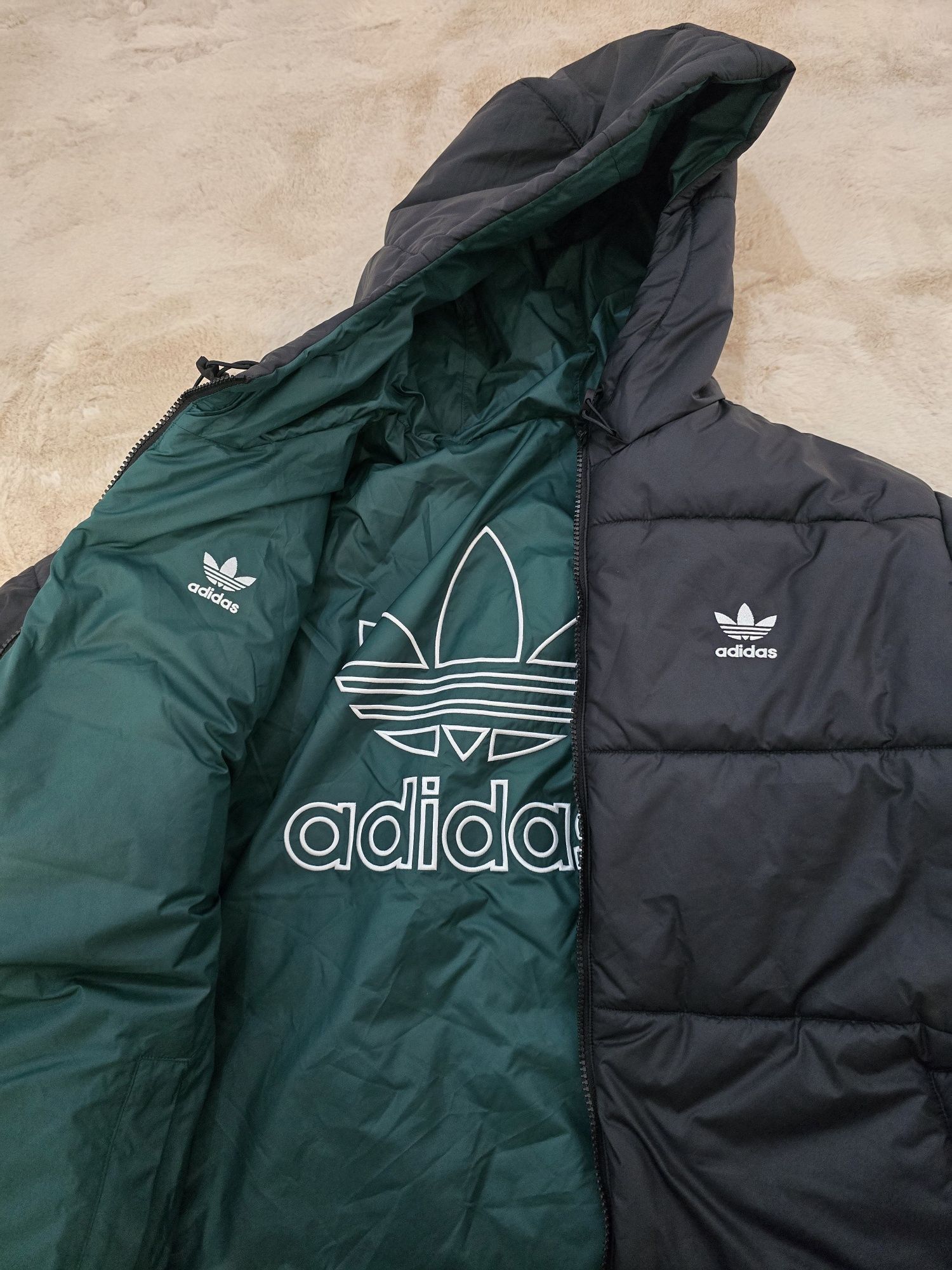 Geaca noua Adidas L cu 2 fețe
