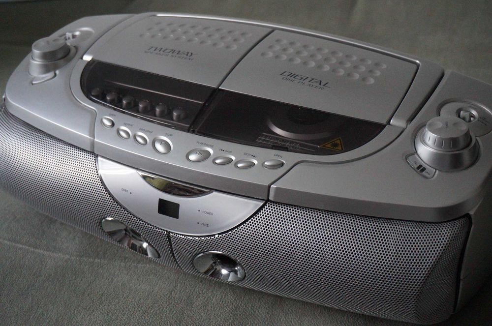 Radio-CD-Cass TCM cu baterii/alimentare priza