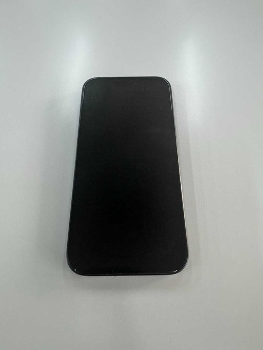 iPhone 15 Pro, Black Titanium, 256GB.