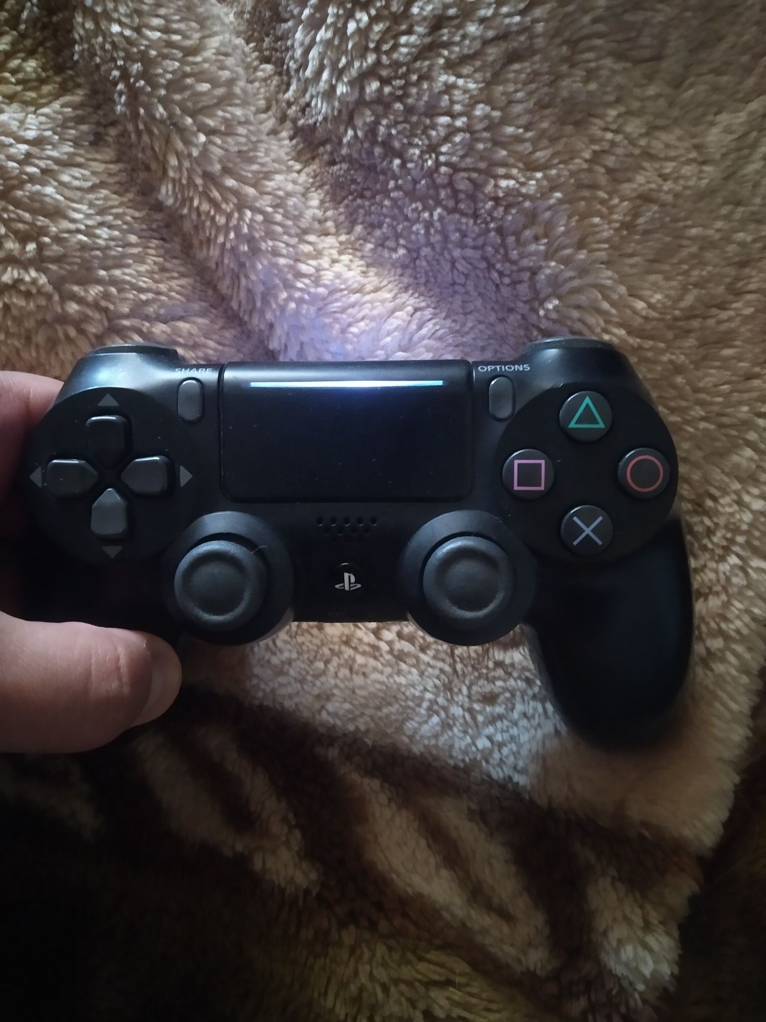 Продаётся оригинальный геймпад для Playstation 4