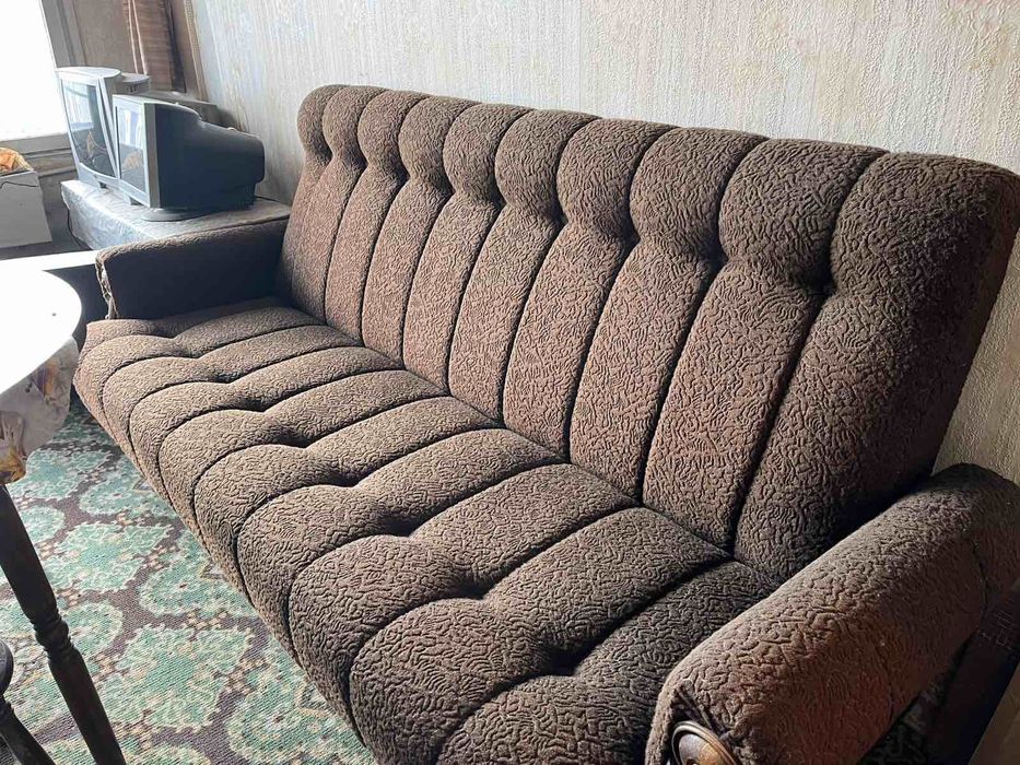 Мебели от дърво и  плоскости запазени