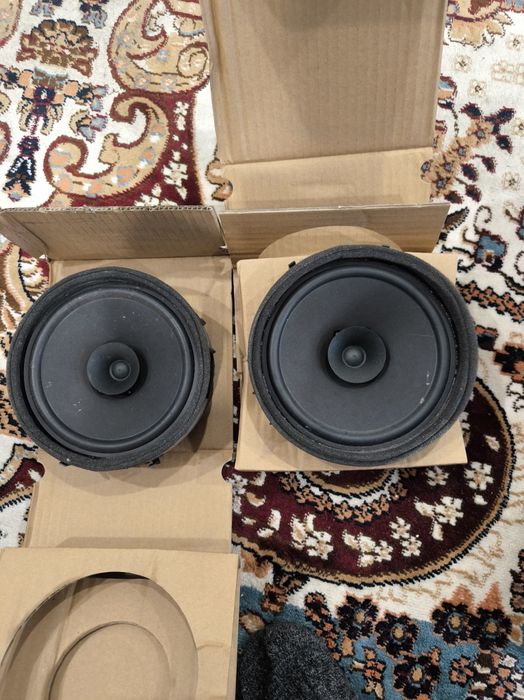 Динамики в машину