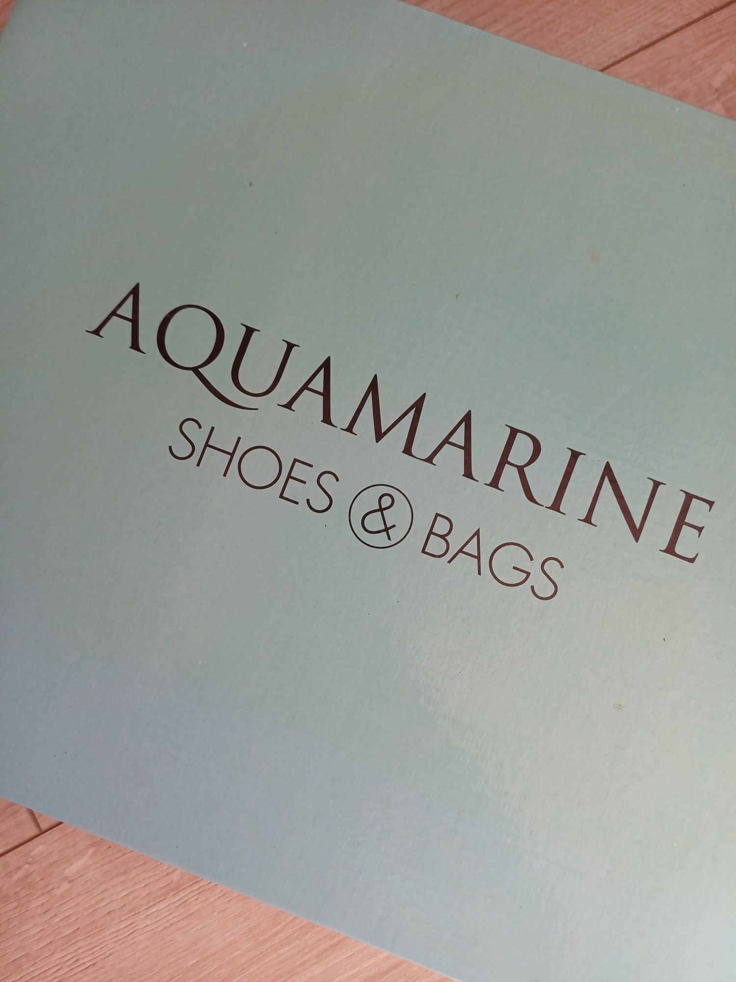 Боти, без забележка, закупени от  Aquamarine