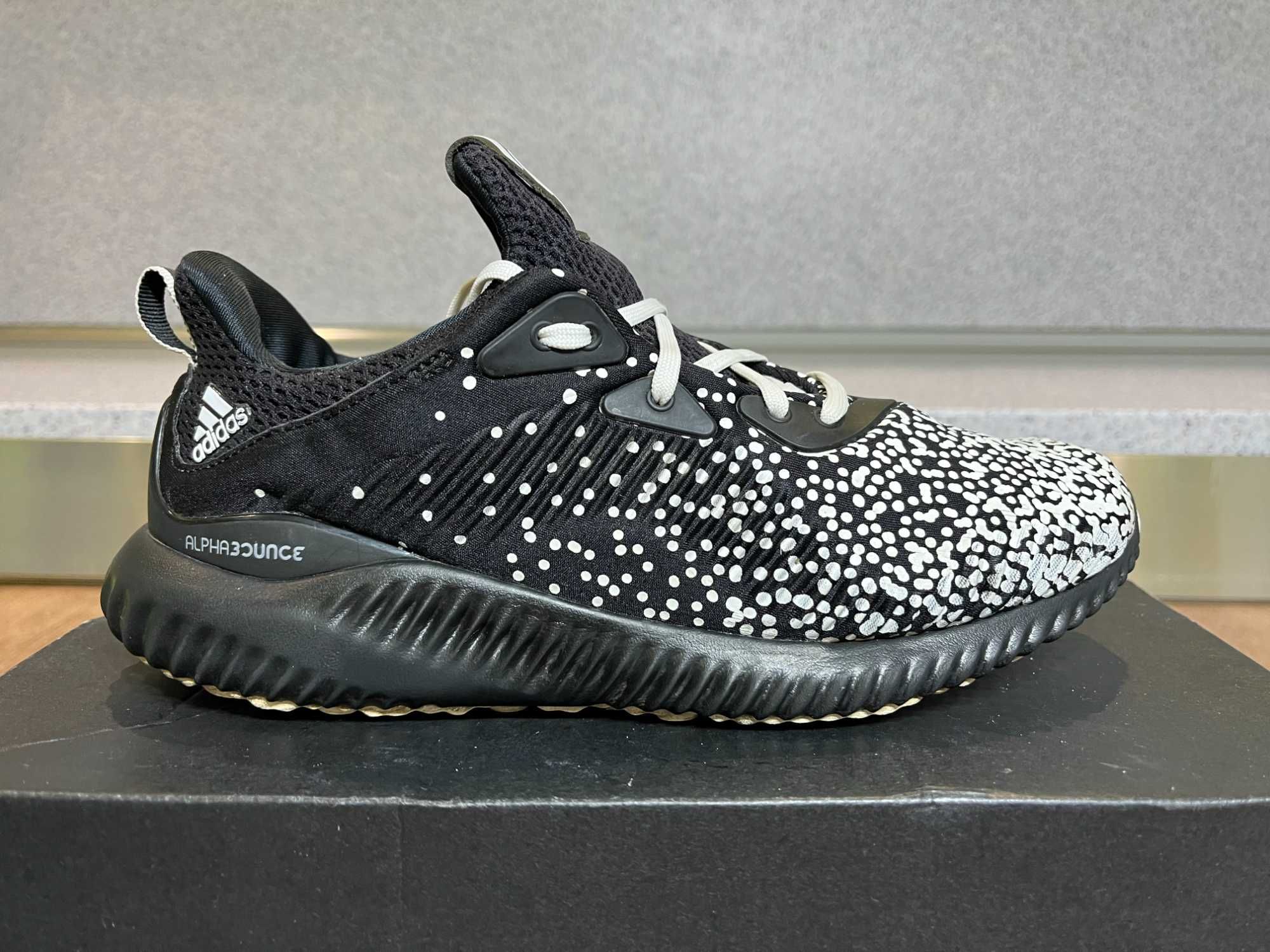 ОРИГИНАЛНИ *** Adidas Alphabounce J 'Black White'