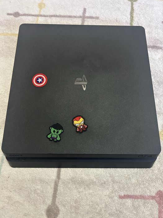 Продавам PS4 slim