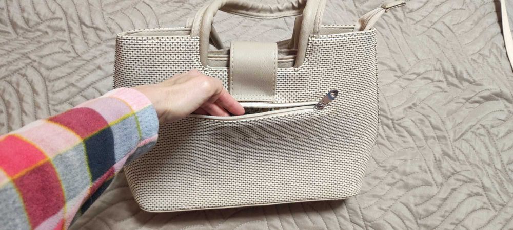 Дамска чанта в телесен цвят