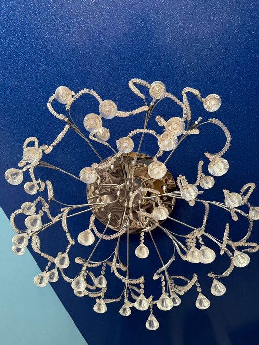 Продам люстру в отличном состоянии