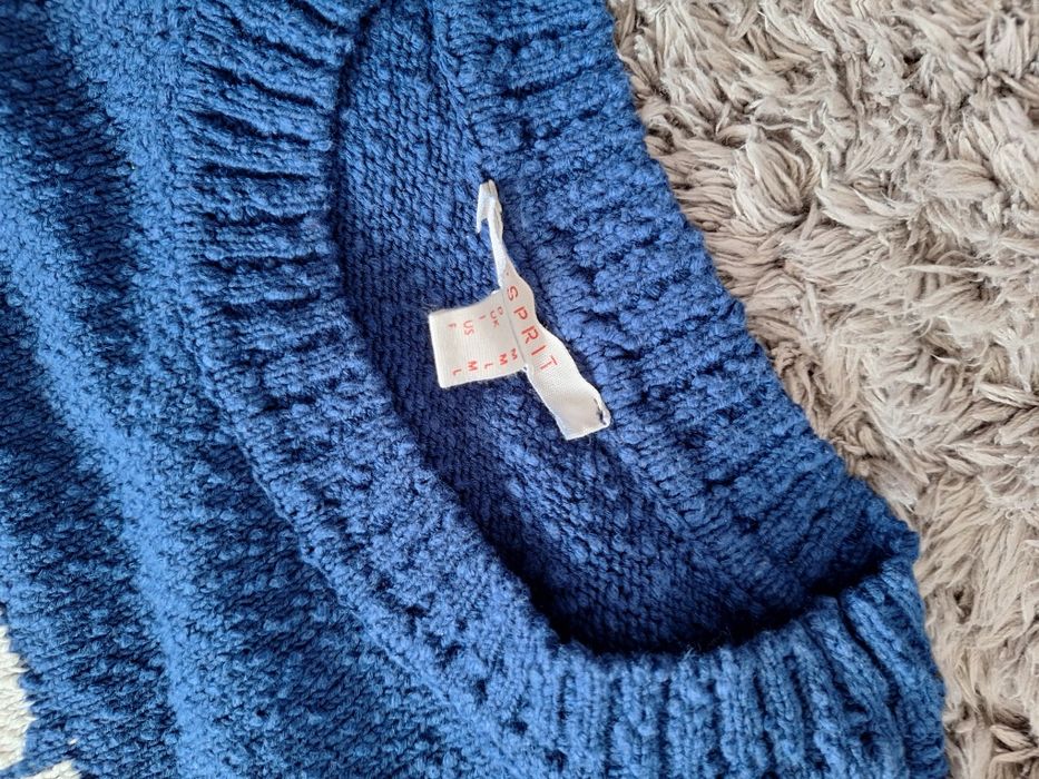 Pulover ESPRIT bleumarin cu logo si 2 veste tricotate, 10 lei buc