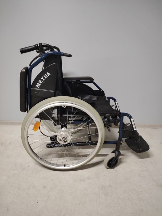 Carucior cu rotile/Fotoliu rulant  pentru persoane cu handicap.047