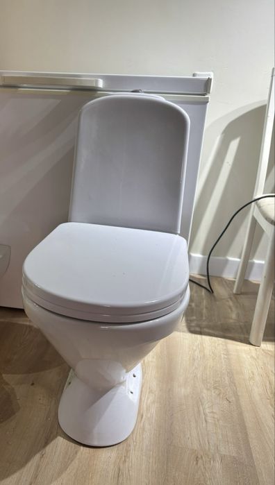 Унитаз с бачоком.