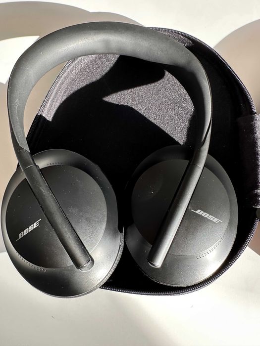 Casti marca Bose, model NC700 (noise cancelling)