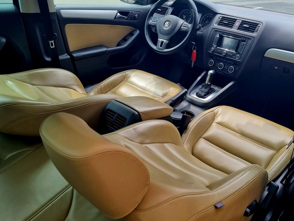 VW Jetta Hybrid Full options 170Cp Piele