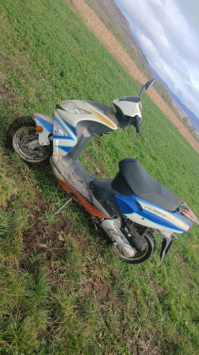 Vând sau schimb scuter