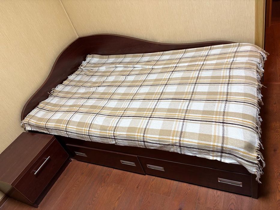 Тахта с тумбочкой б/у