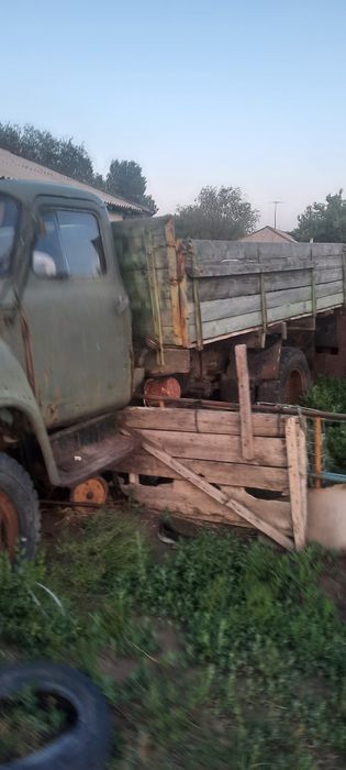 Продам газон бортовой целиком все стоит на месте