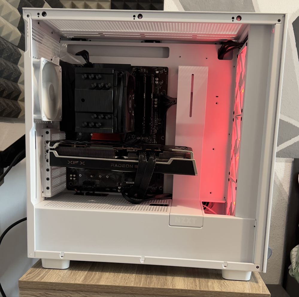 Calculator Gaming R7 5700X, RX6750XT, 32GB RAM, NVMe 1TB, carcasa NZXT