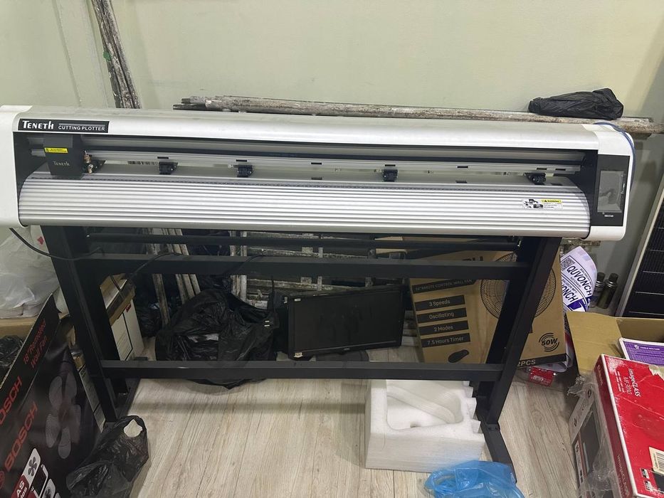 Срочно продам Режущий плоттер Teneth