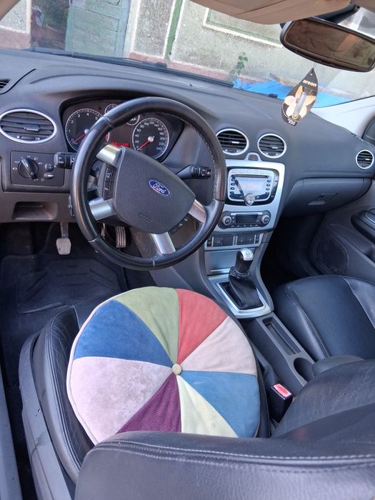 Vând Ford Focus decapotabil