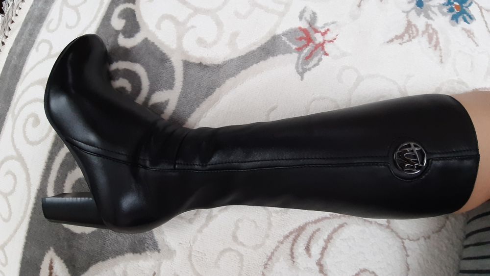 Продам сапоги женские осенние