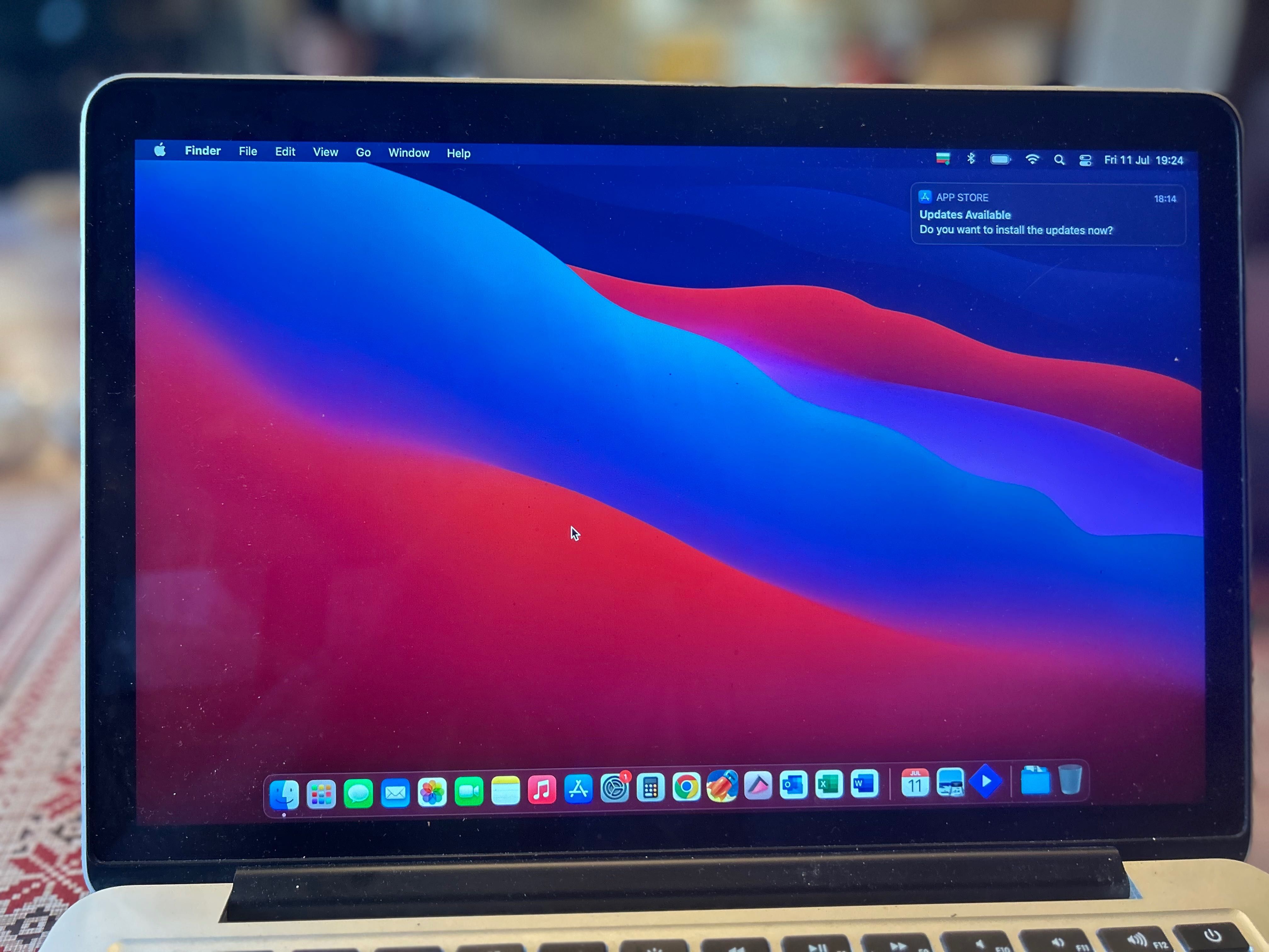 Macbook pro 13 инча Retina  дисплей 2015 топ състояние