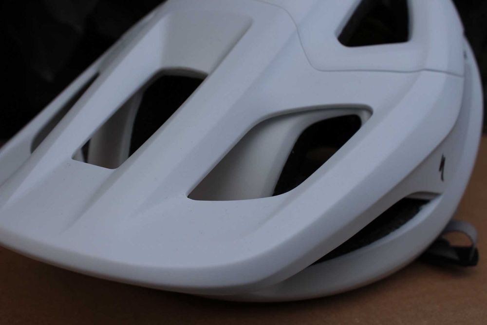 Specialized Camber marime Medium 55-59cm - casca bicicleta - Alb