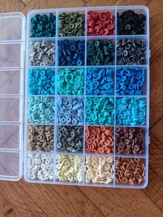 Мъниста за правене на гривни, гердани и други.