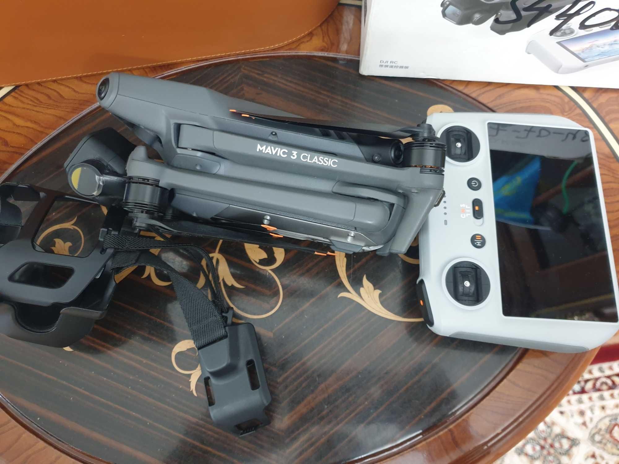 Продам квадрокоптер DJI Mavic 3 classic с RS пультом