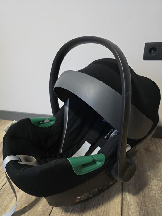 Бебешка кошница/столче за кола Cybex Aton S2 i-Size + Isofix база