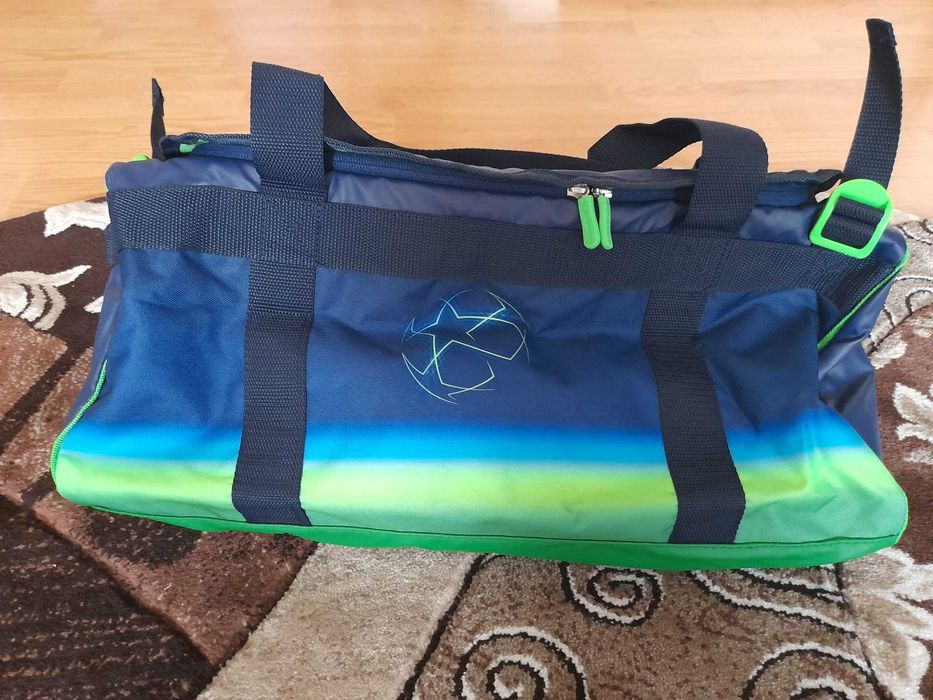 Kit Heineken: geanta + minge cu pompa + tricou