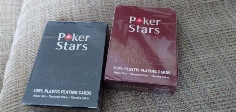 2x Pachete cărți PokerStars de plastic roșu și negru