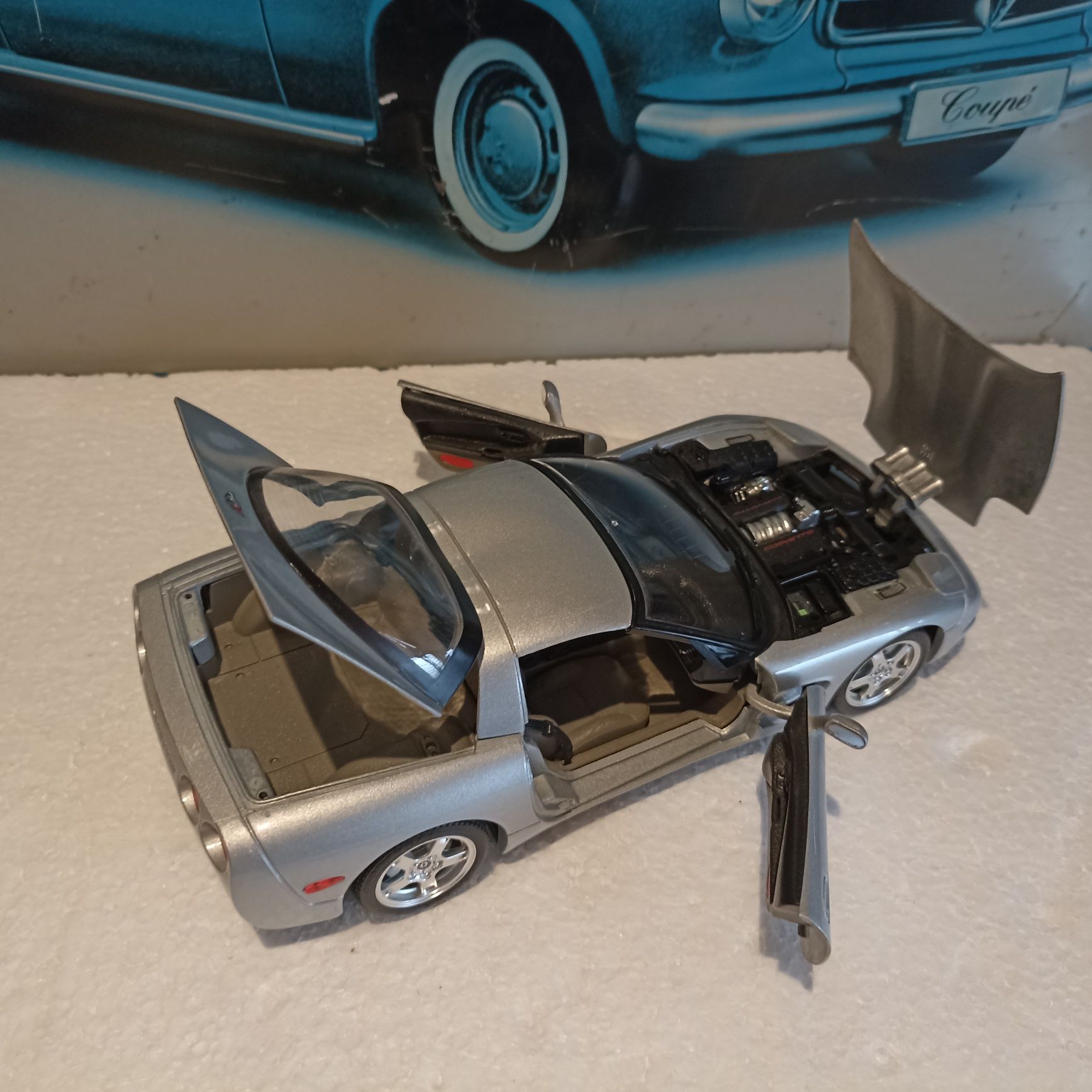 Chevrolet corvette 1997 macheta auto scara 1:18 bburago