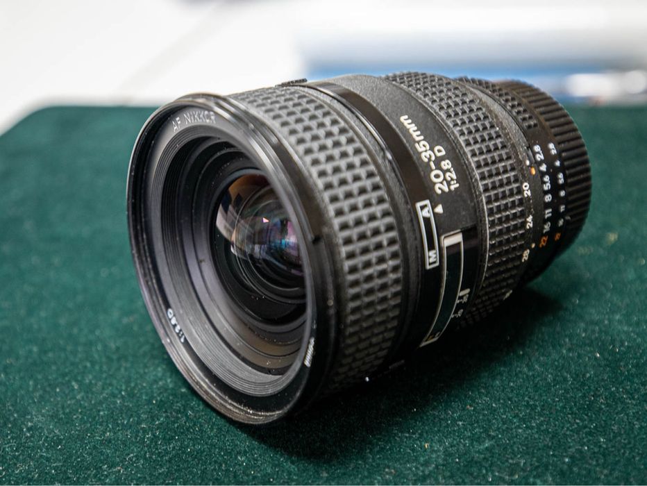 Обектив Никон Nikon Nikkor FX 20-35/2.8D