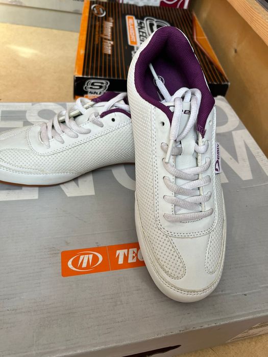 Продам кроссовки новые