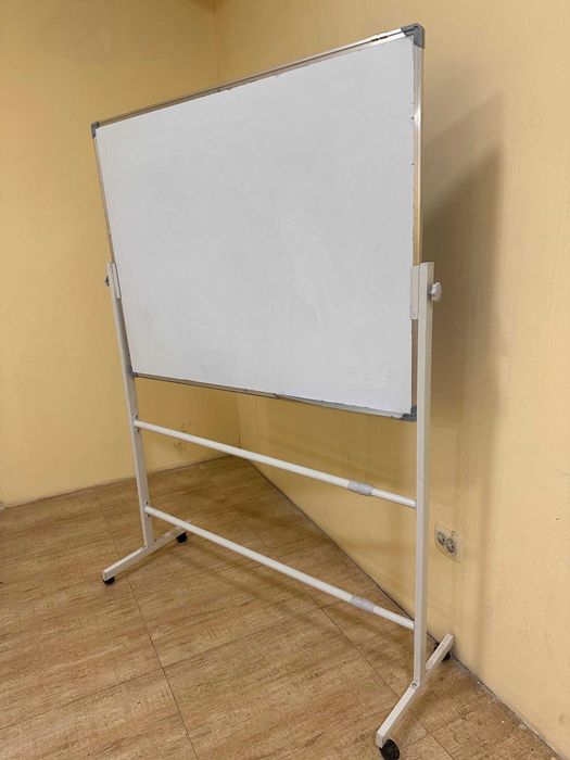 Доска, стеллаж, стол, стул, переплётный аппарат и другое.