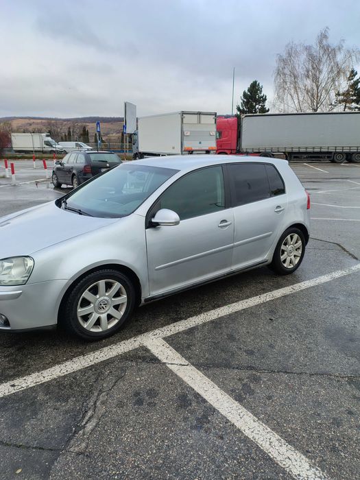 Vând Volkswagen golf