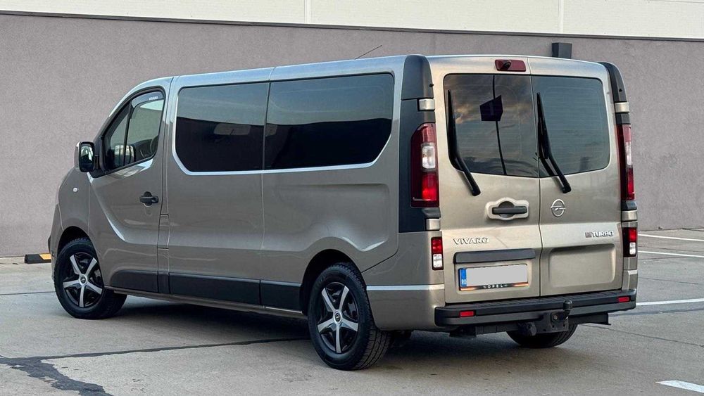 Opel Vivaro Extra-Lung 8+1-Locuri (Trafic)
