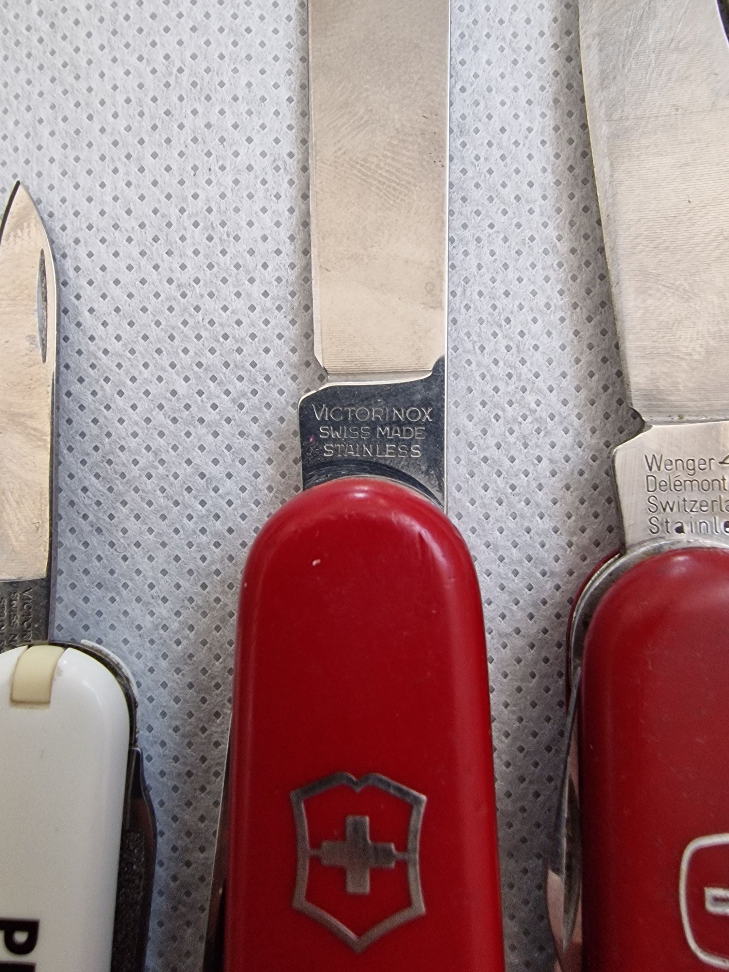 Vând briceag victorinox